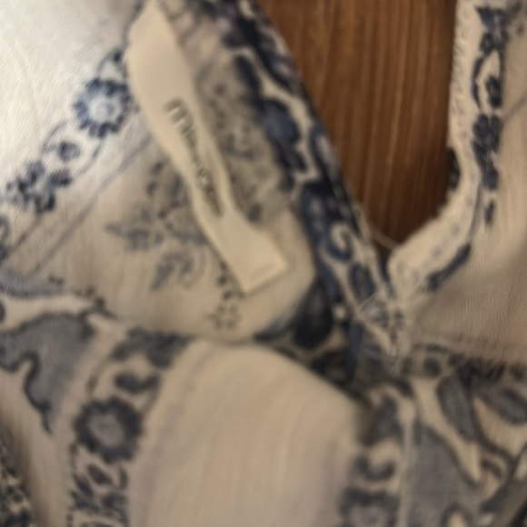 Blue and White Patterned Women's Top Size Medium no tag Tie Neck Summer Top - Picture 2 of 9